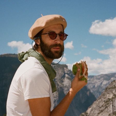 Ariel Schulman is eating the burger.